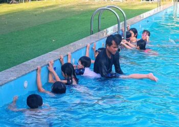 Ở ngôi trường buộc học sinh biết bơi