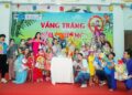 Diễn viên Quỳnh Lê và chị Lê Thị Mai chủ nhiệm CLB Nét chữ xinh cùng mang nụ cười thiên thần đến với “Trung thu thương yêu”