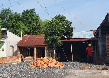 Xây nhà nên lợp mái ngói hay mái tôn?