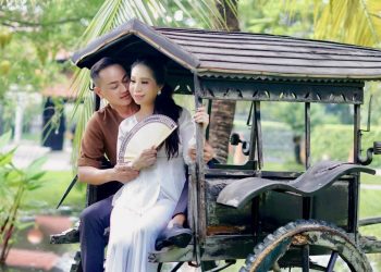Hoa Hậu Sắc Đẹp Hoàn vũ Thanh Hằng chào đón 20/10 với áo bà ba duyên dáng của cô gái Tây, Nam Bộ